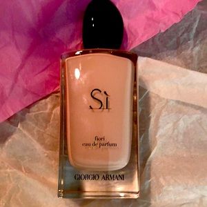 Giorgio Armani Si Fiori Perfume